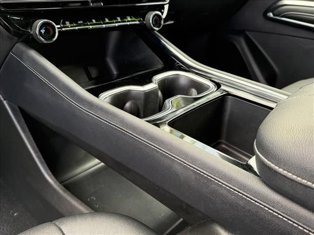 Certified 2025 Chevrolet Traverse LT FWD image 22