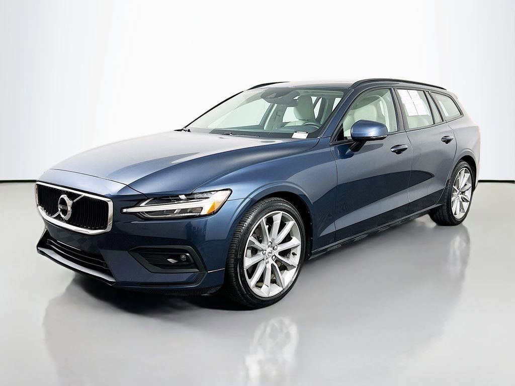 Used 2021 Volvo V60 T5 Momentum w/ Climate Package image 3