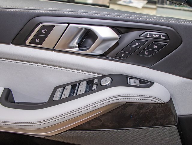 Used 2025 BMW X7 xDrive40i w/ Executive Package image 14