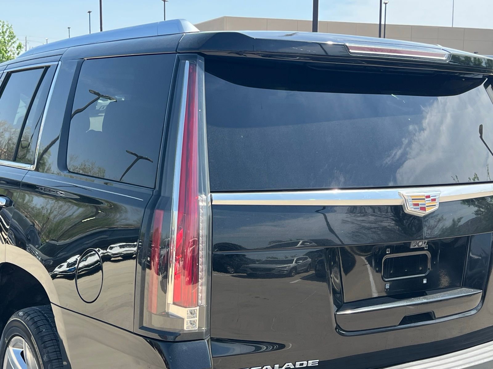 Used 2018 Cadillac Escalade Luxury RWD image 12