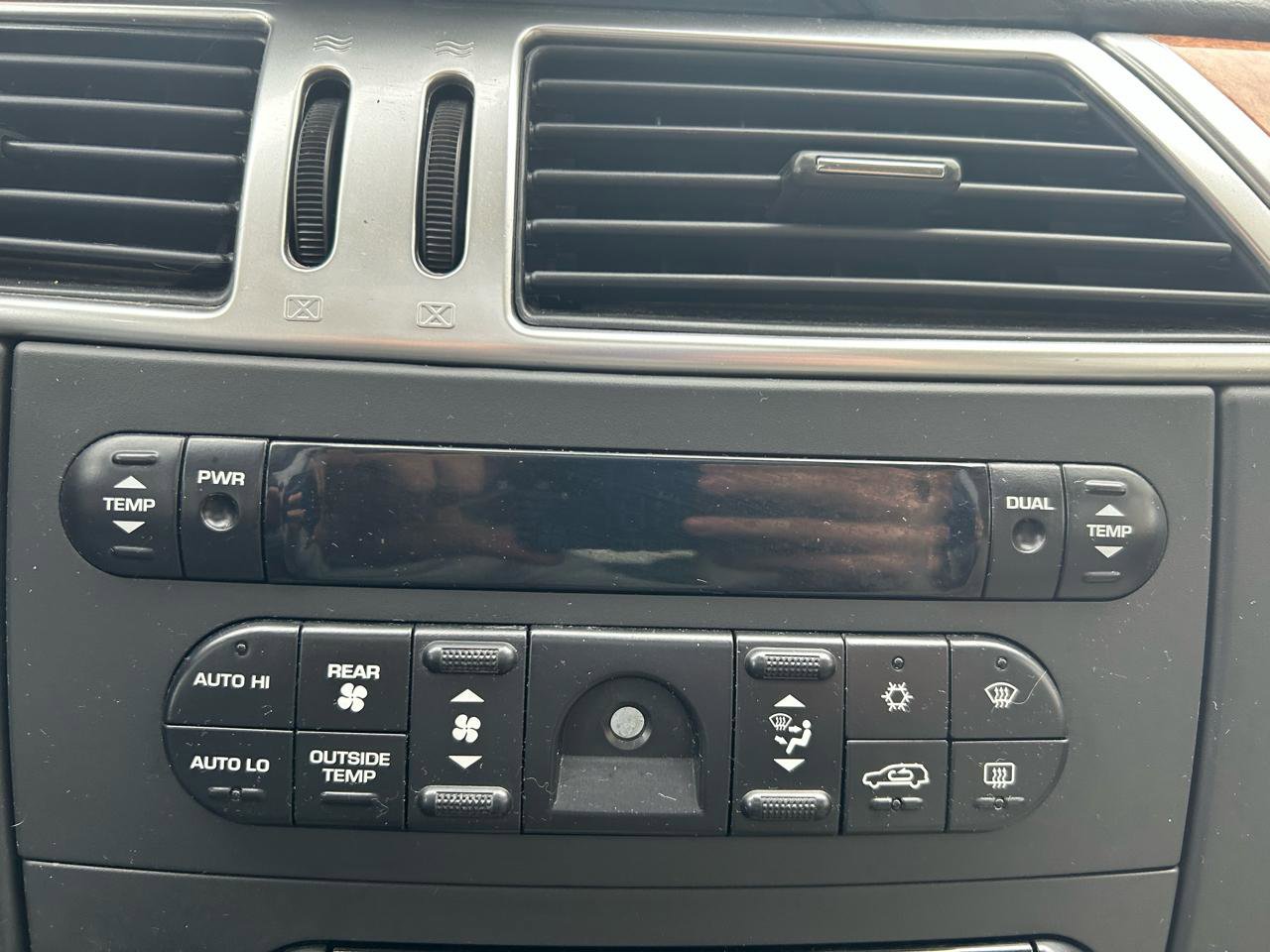 Used 2007 Chrysler Pacifica Limited FWD image 27
