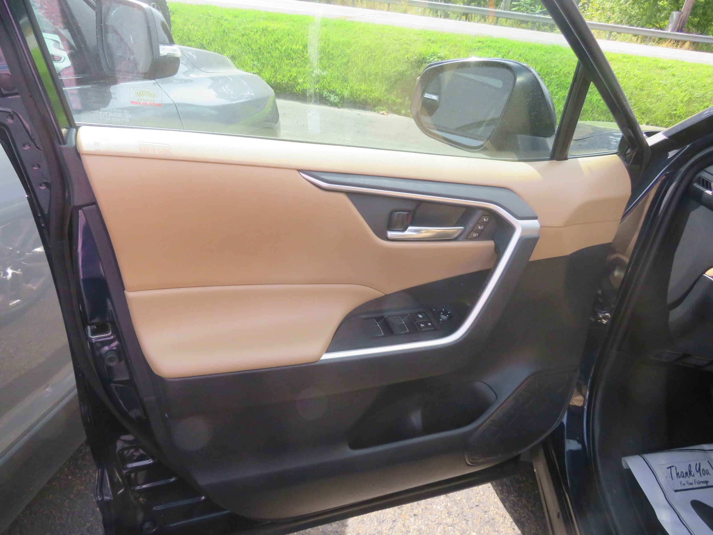 Used 2021 Toyota RAV4 XLE Premium AWD/4WD image 16