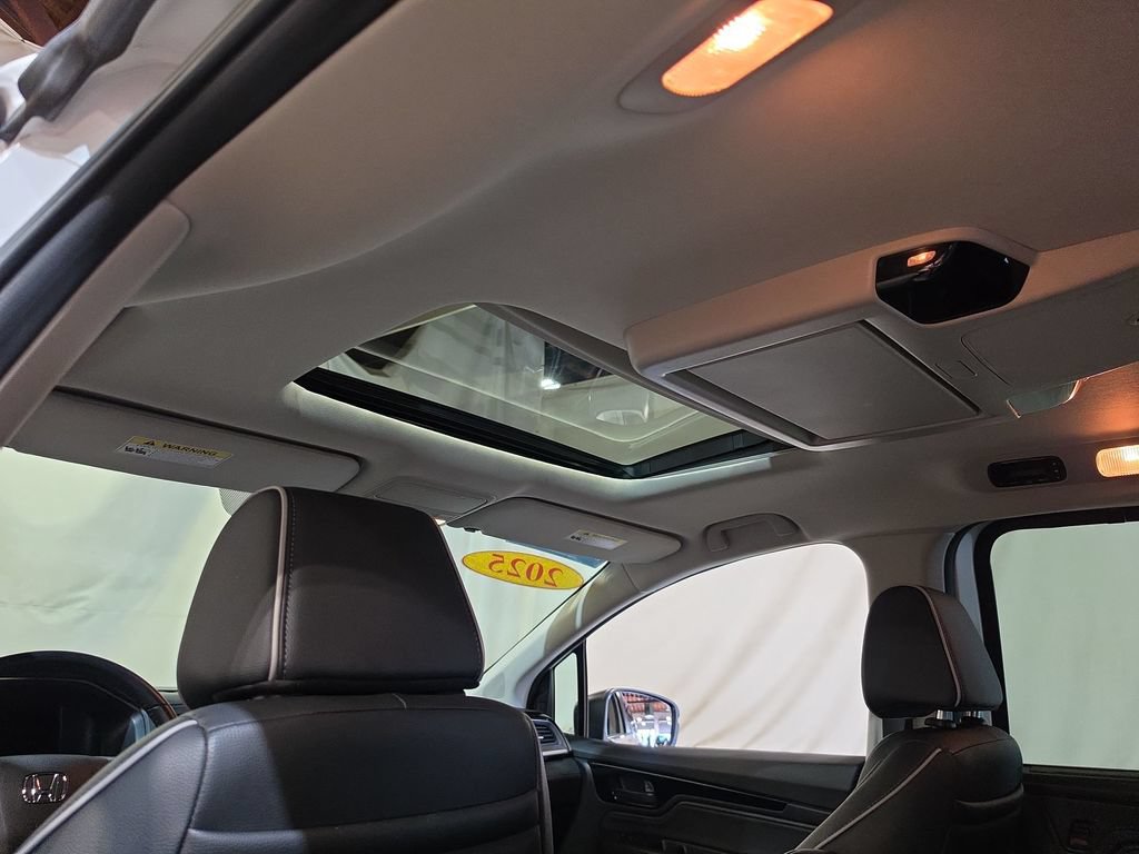 Certified 2025 Honda Odyssey Touring image 16
