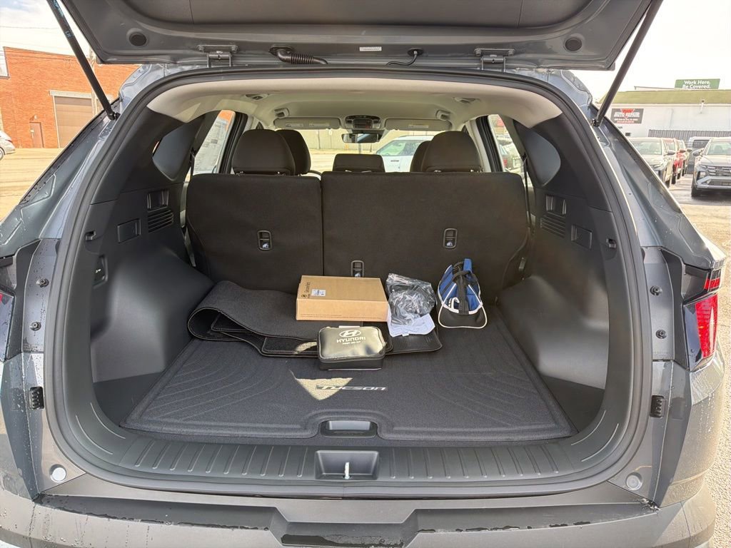 New 2026 Hyundai Tucson Blue SE image 12