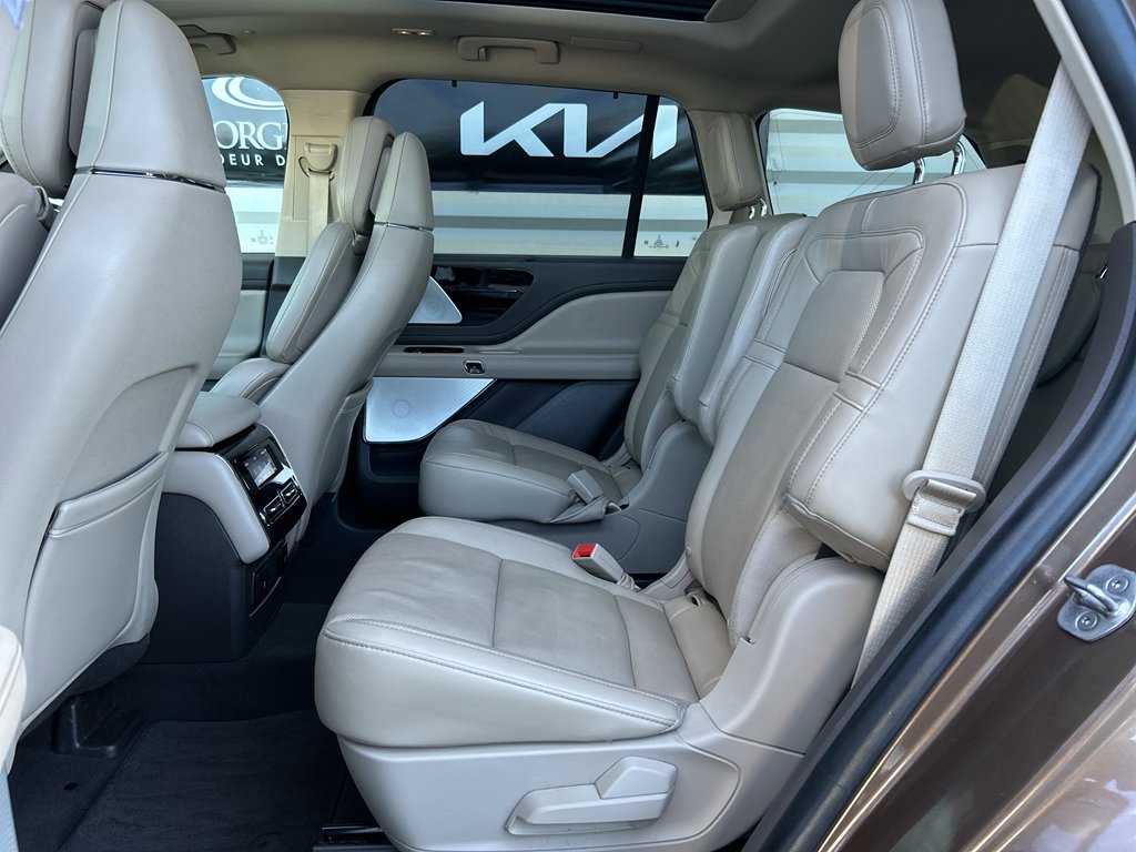 Used 2022 Lincoln Aviator Reserve w/ Equipment Group 201A image 11