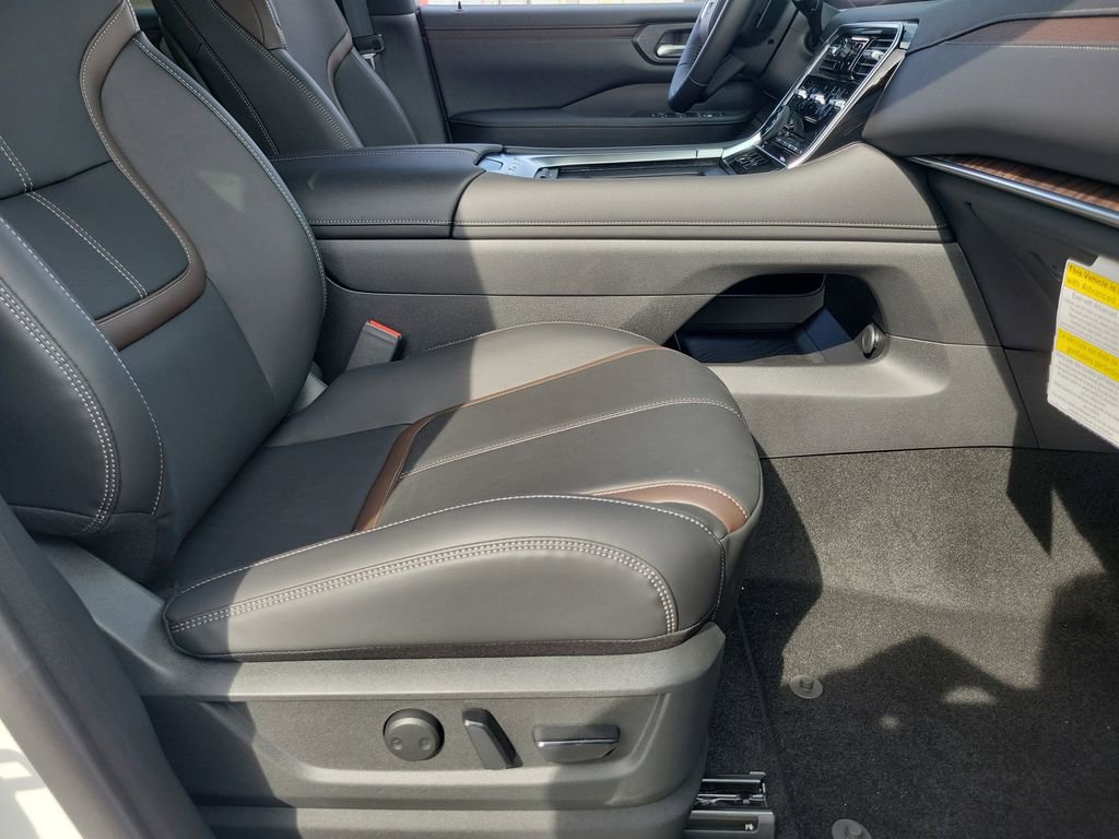 New 2026 Nissan Armada SL w/ Captain's Chari Seat Package image 15