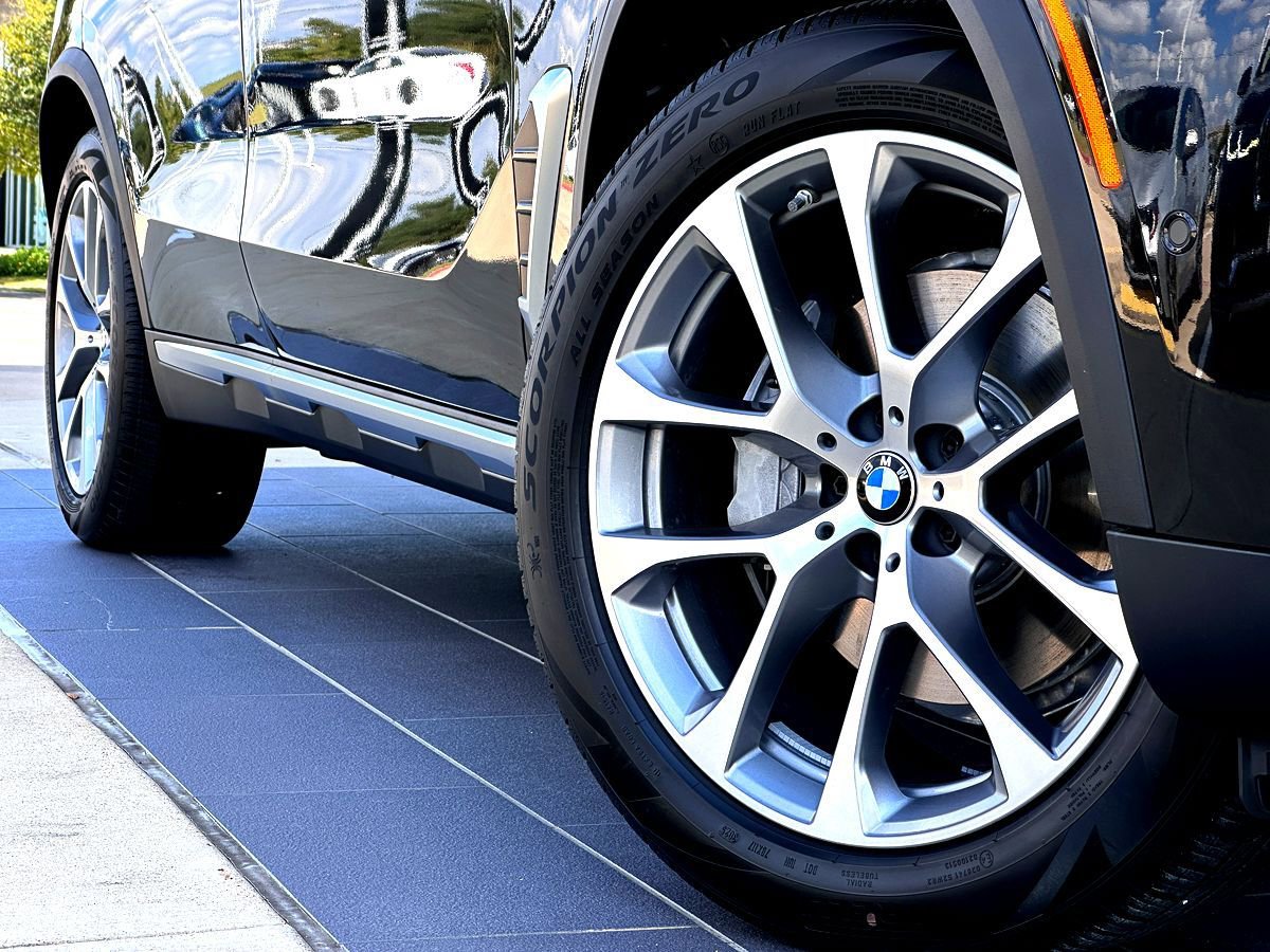New 2026 BMW X5 xDrive40i w/ Premium Package image 2