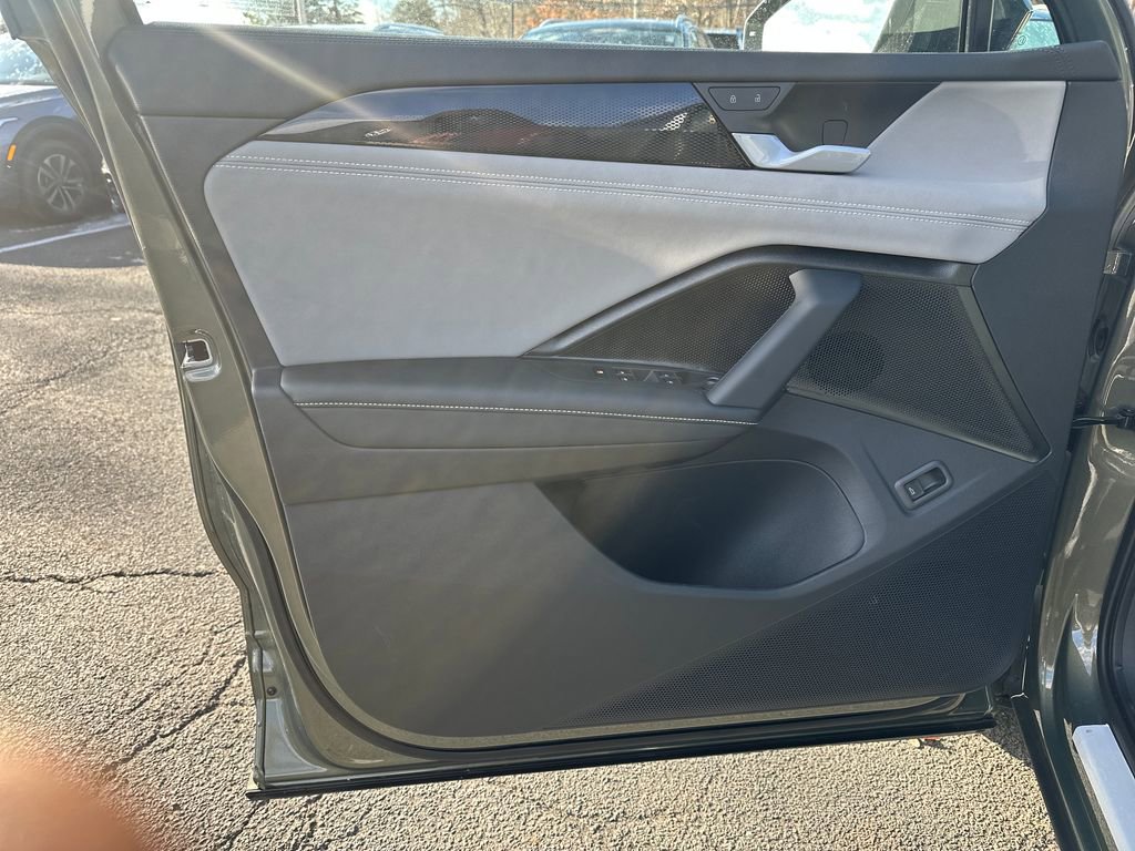 New 2026 Volkswagen Tiguan SE R-Line image 5