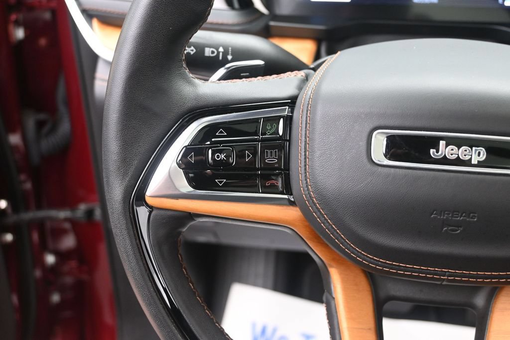 Used 2023 Jeep Grand Cherokee Summit AWD/4WD image 24