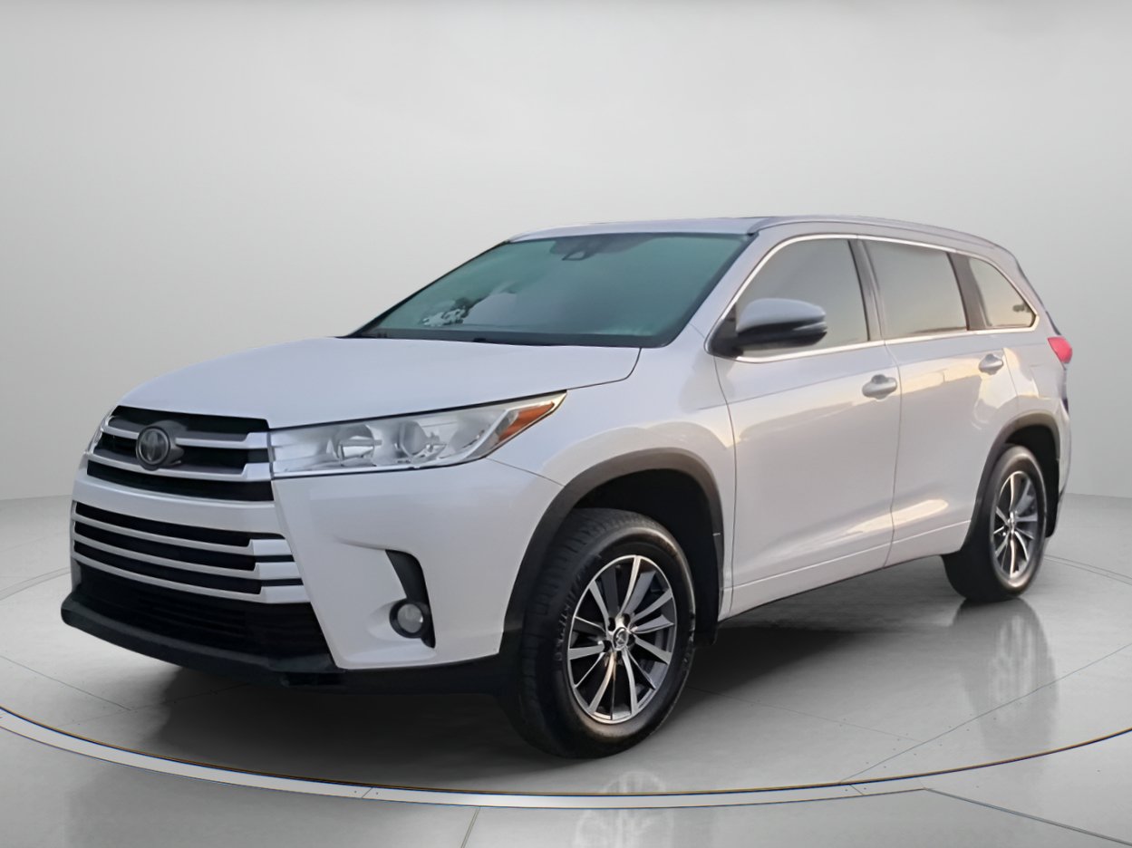 Used 2017 Toyota Highlander XLE AWD/4WD image 12
