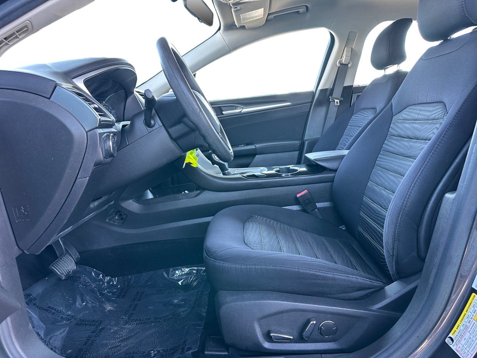 Used 2016 Ford Fusion SE FWD image 9