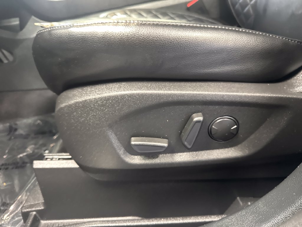 Used 2023 Ford Edge Titanium AWD/4WD image 32