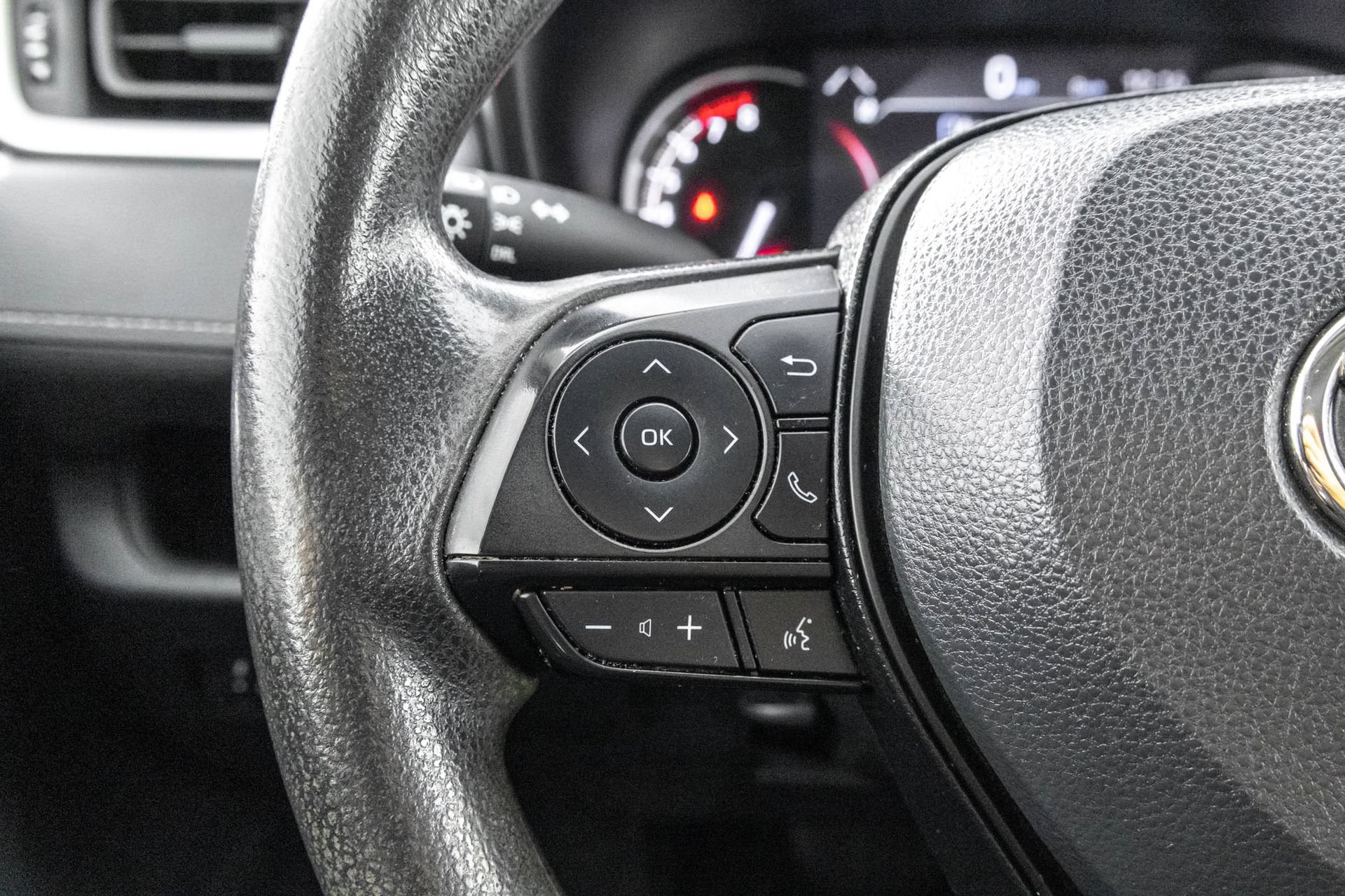 Used 2023 Toyota RAV4 LE AWD/4WD image 18