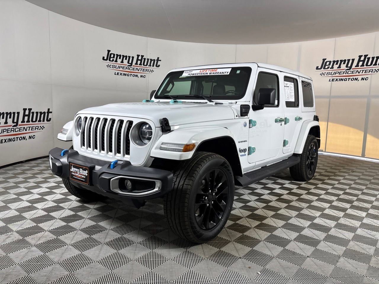 Used 2022 Jeep Wrangler Unlimited Sahara w/ Cold Weather Group AWD/4WD image 1