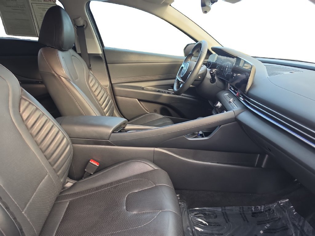 Used 2021 Hyundai Elantra Limited FWD image 15