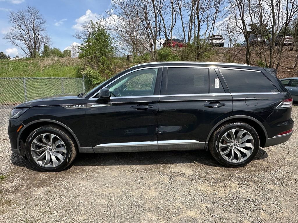 New 2026 Lincoln Aviator Reserve w/ Illumination Package AWD/4WD image 2
