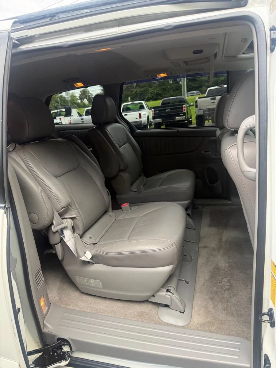 Used 2009 Toyota Sienna XLE FWD image 19