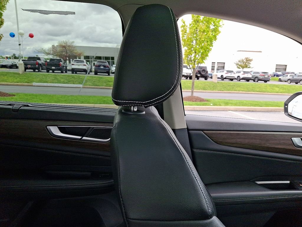 Used 2024 Volkswagen Atlas SEL AWD/4WD image 13