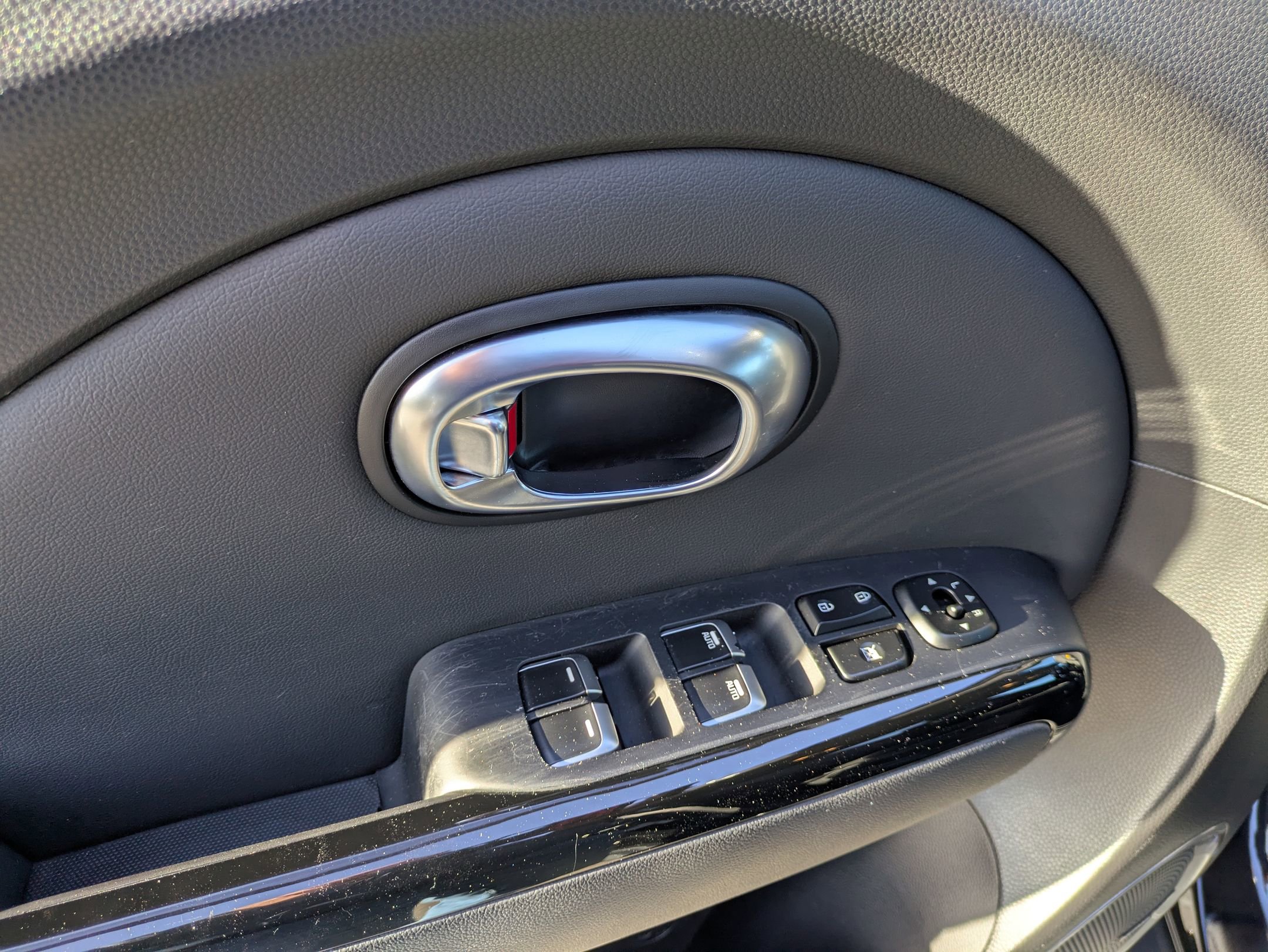 Used 2019 Kia Soul + w/ Audio Package FWD image 17