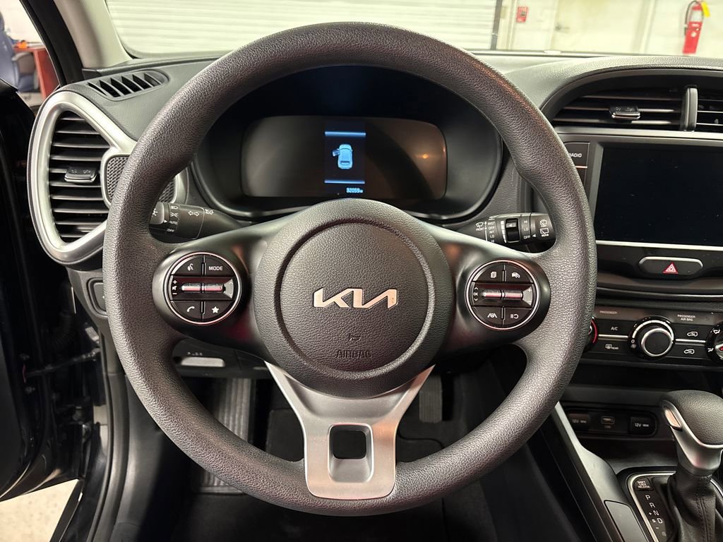 Used 2025 Kia Soul LX w/ LX Technology Package FWD image 29