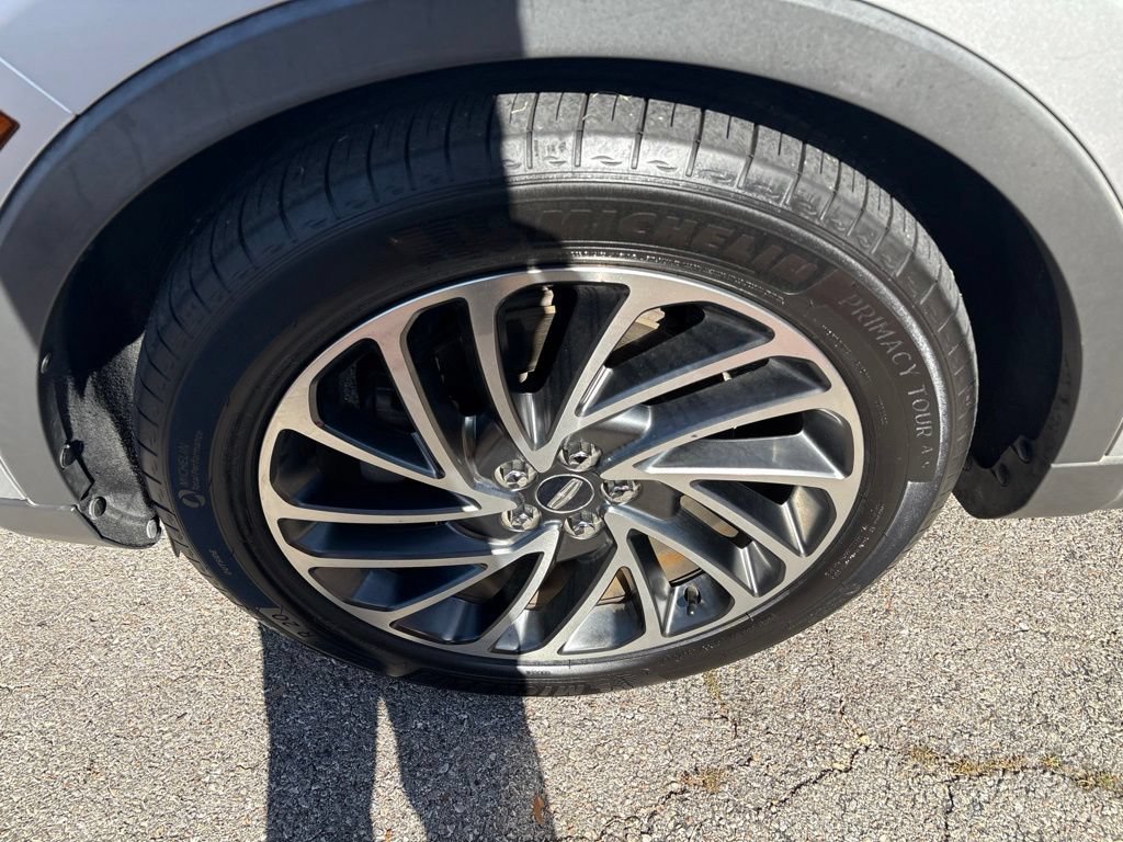 Used 2019 Lincoln Nautilus Reserve FWD image 10