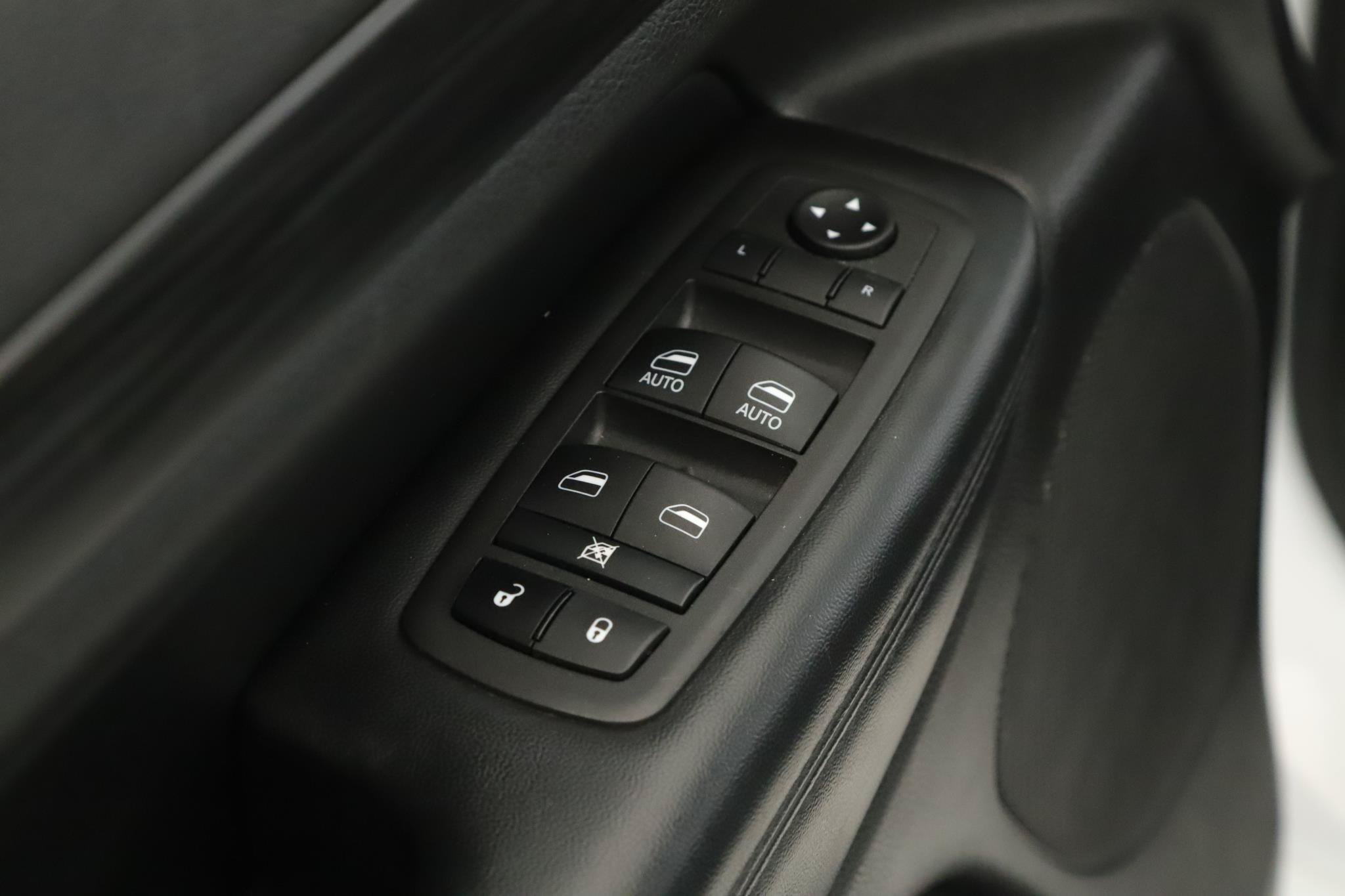 Certified 2022 Jeep Grand Cherokee Laredo X AWD/4WD image 7