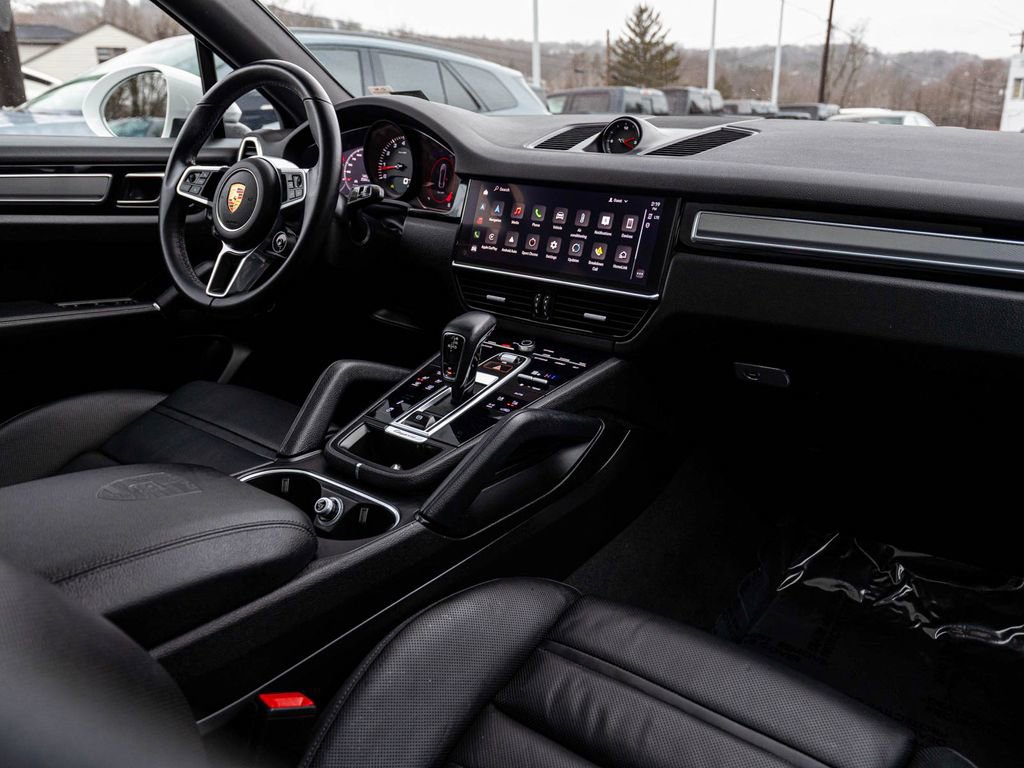 Used 2023 Porsche Cayenne Platinum Edition image 37