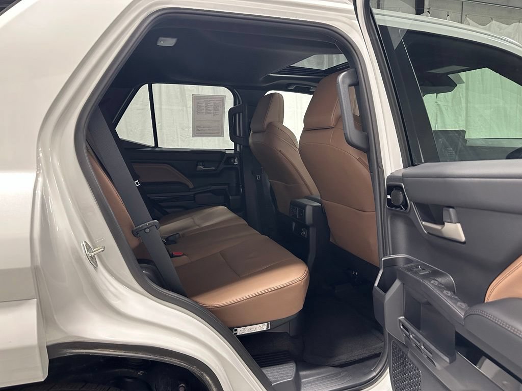 Used 2025 Toyota 4Runner Limited AWD/4WD image 50