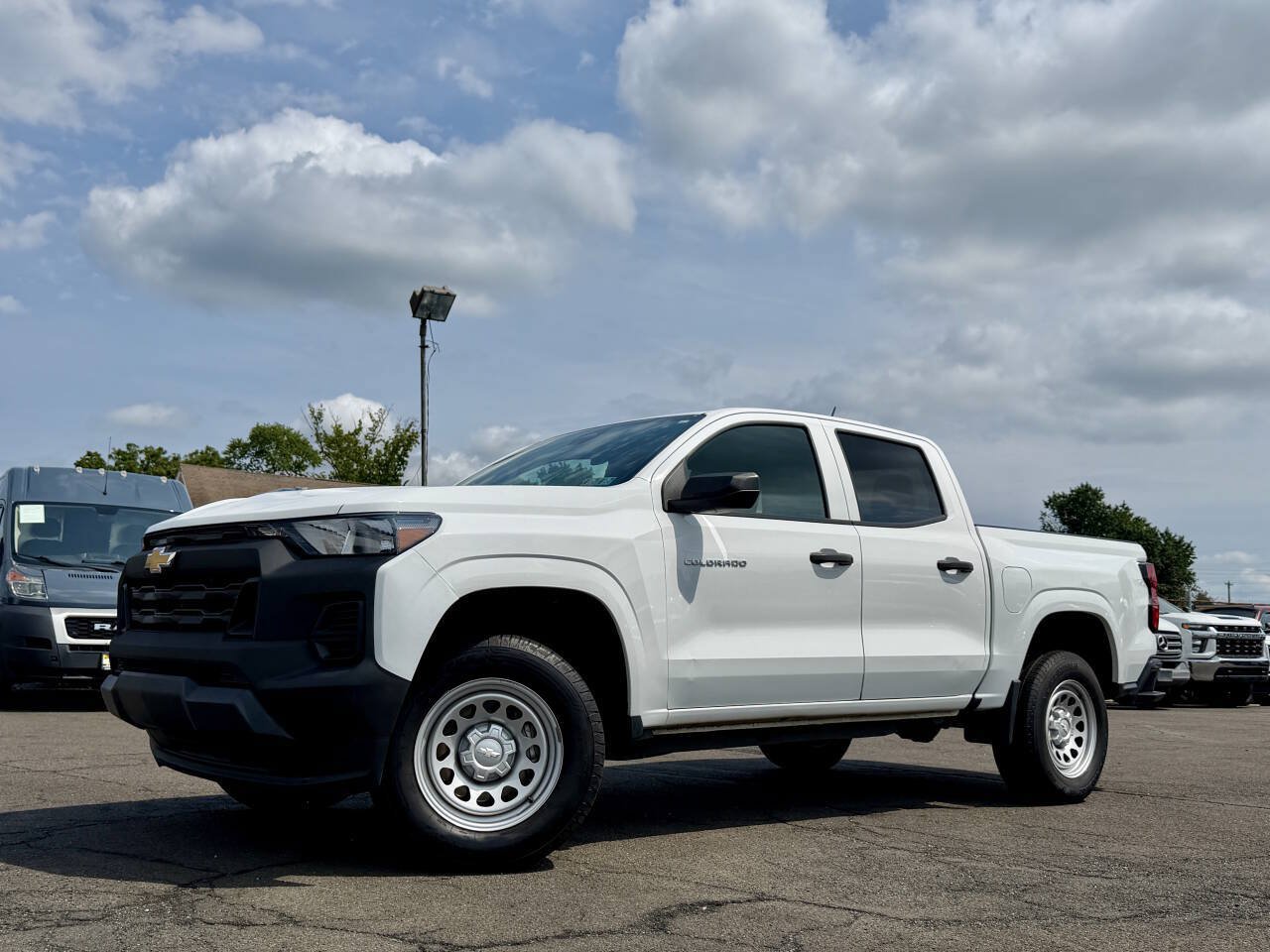 Used 2023 Chevrolet Colorado W/T RWD image 2