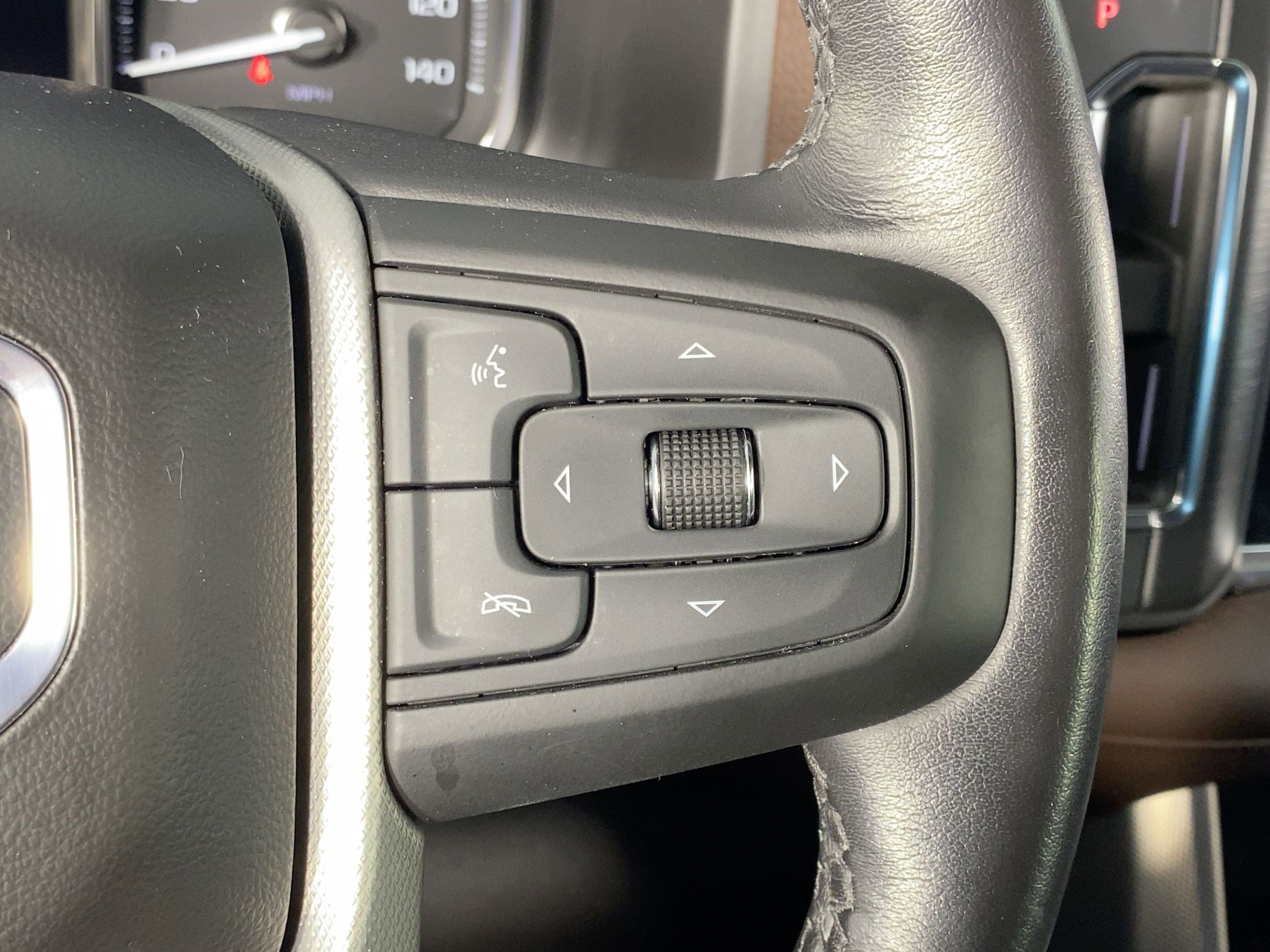 Used 2021 GMC Yukon Denali w/ Denali Premium Package image 26