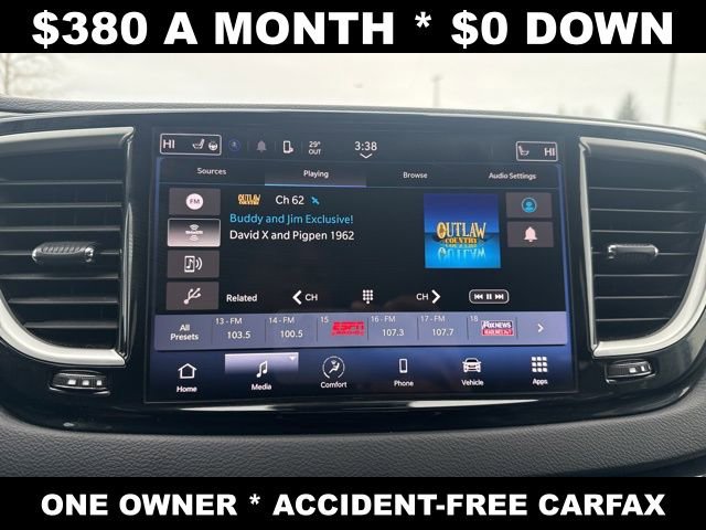 Used 2024 Chrysler Pacifica Touring-L FWD image 20