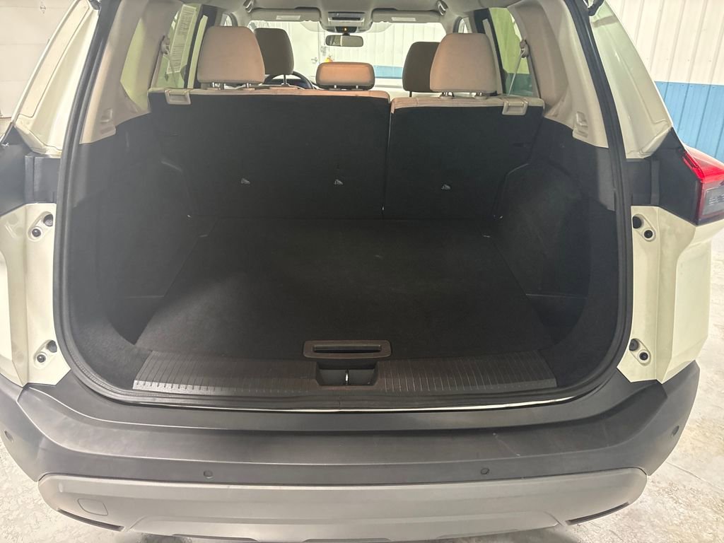 Used 2023 Nissan Rogue SV image 15