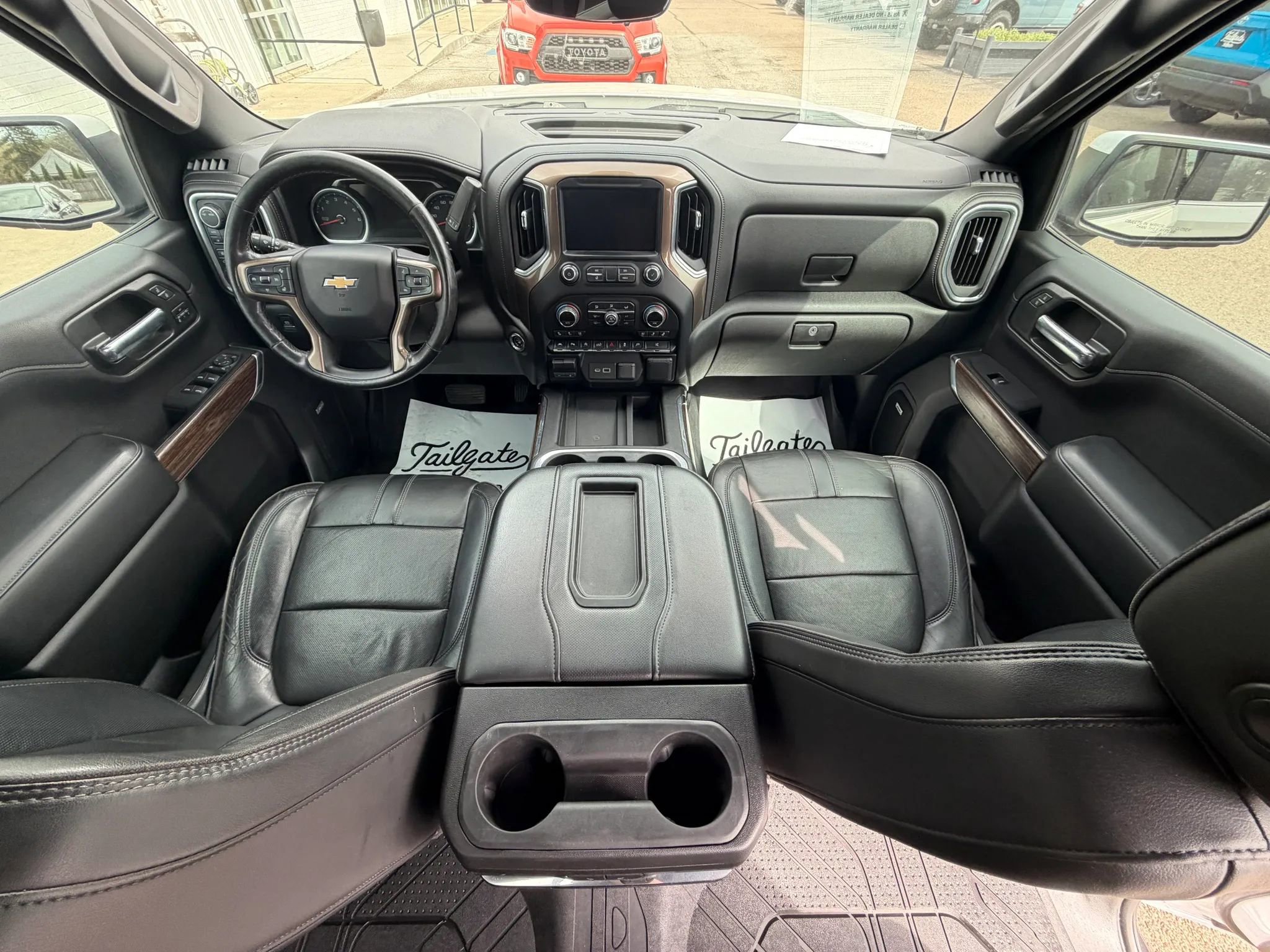 Used 2020 Chevrolet Silverado 1500 High Country w/ Technology Package AWD/4WD image 11