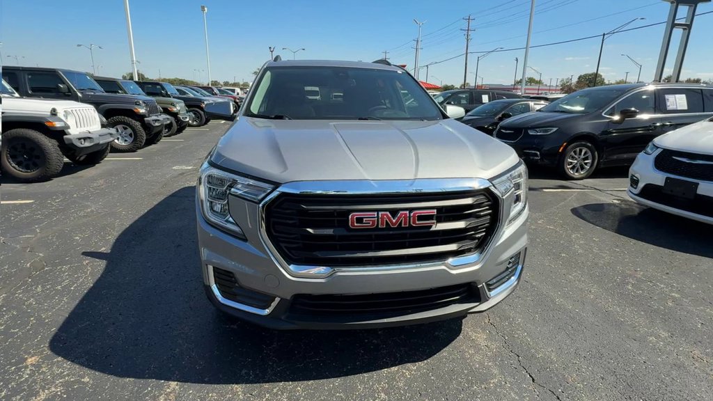Used 2024 GMC Terrain SLE w/ Driver Convenience Package AWD/4WD image 3