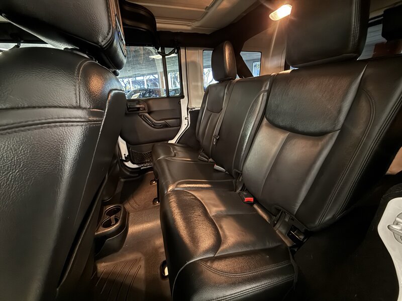 Used 2015 Jeep Wrangler Unlimited Sahara AWD/4WD image 19