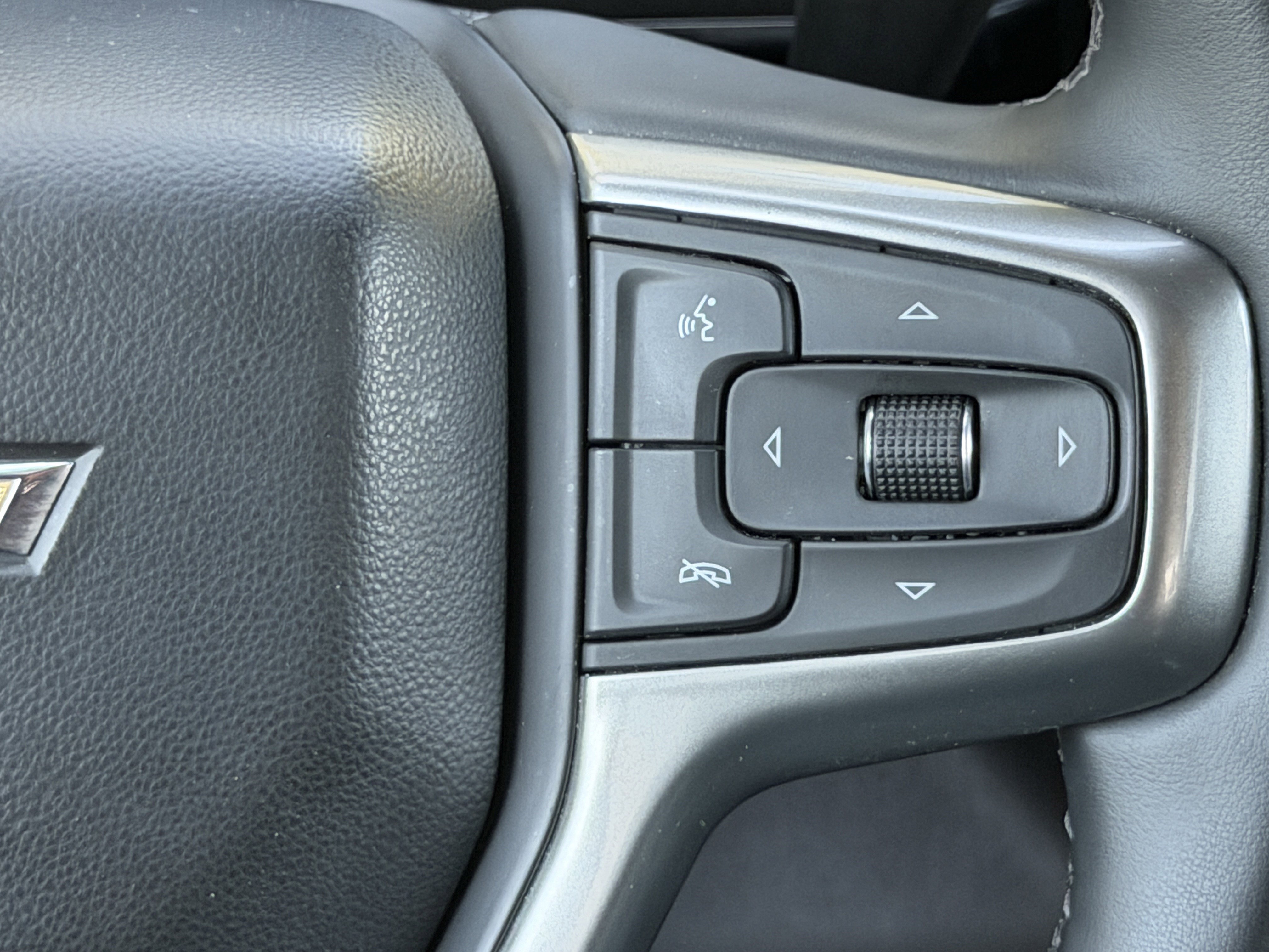 Used 2023 Chevrolet Silverado 1500 LT AWD/4WD image 16