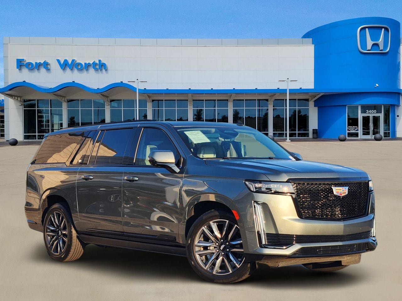 Used 2024 Cadillac Escalade ESV Sport Platinum AWD/4WD video 1
