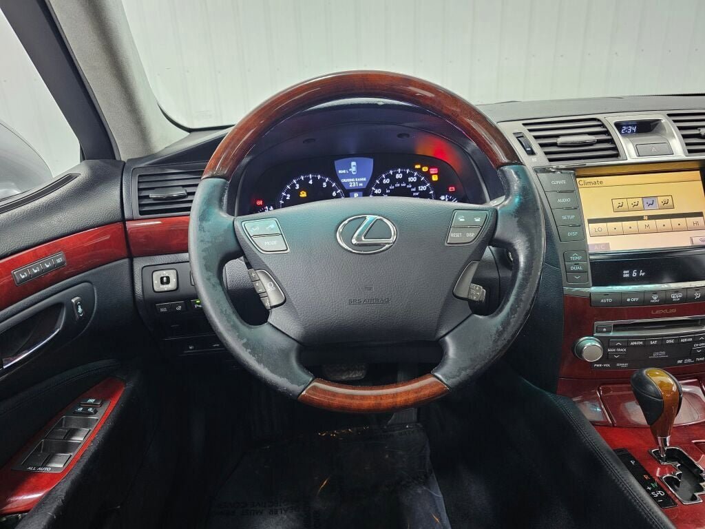 Used 2011 Lexus LS 460 L w/ Luxury Pkg image 17