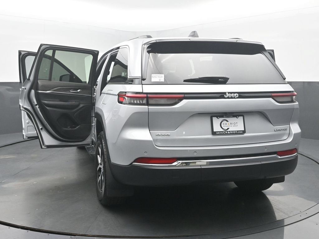 Used 2024 Jeep Grand Cherokee Limited AWD/4WD image 57