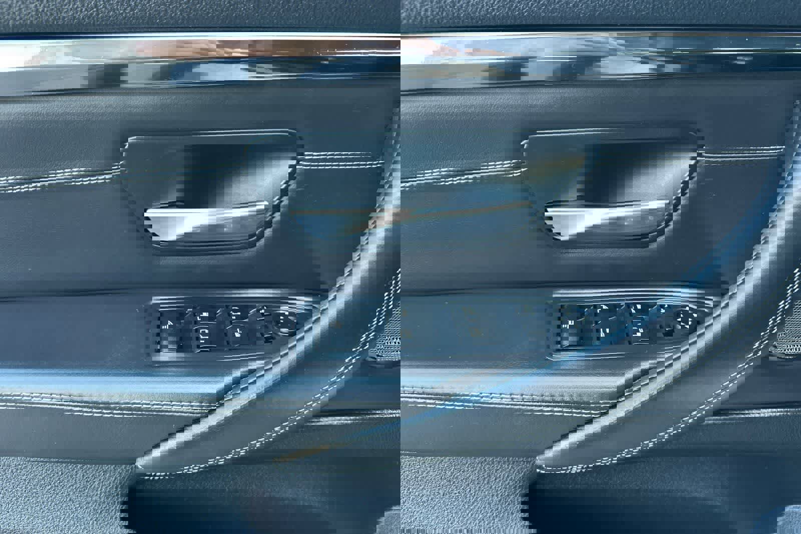 Used 2017 BMW M4 Convertible image 13