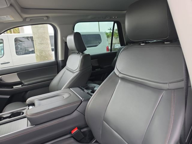 Used 2025 Ford Expedition Active image 18