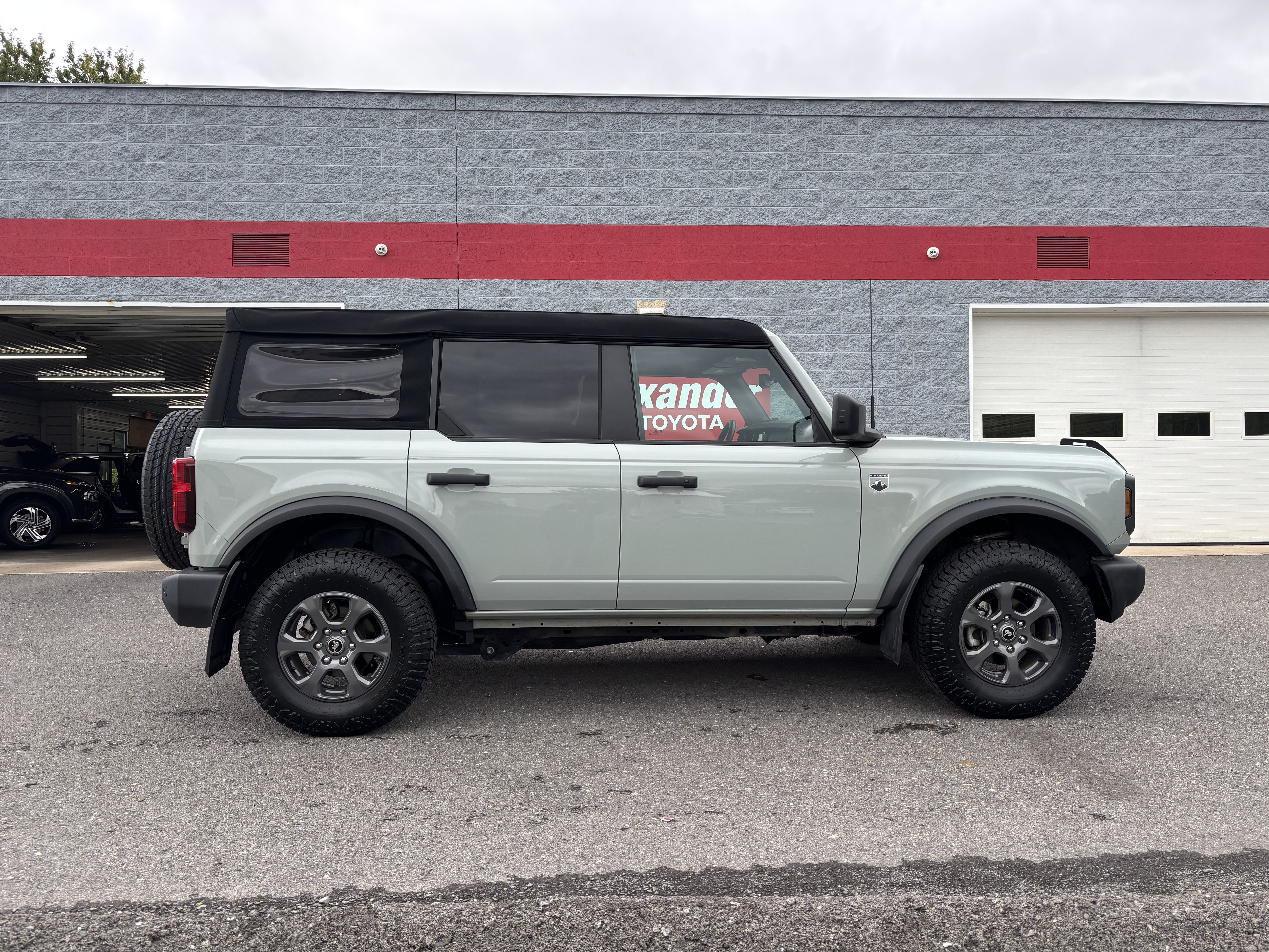 Used 2024 Ford Bronco Big Bend AWD/4WD image 2