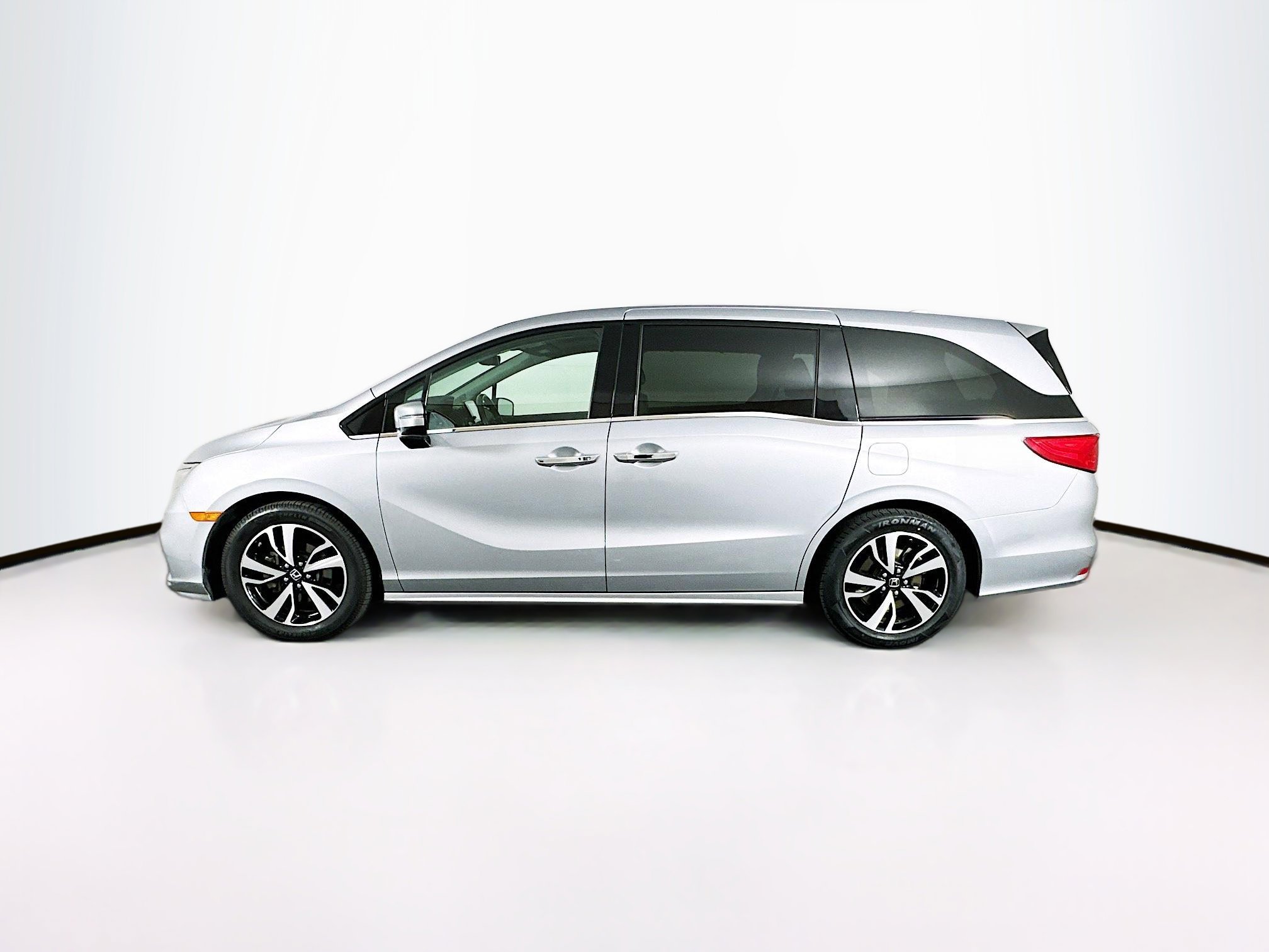 Used 2018 Honda Odyssey Elite image 4