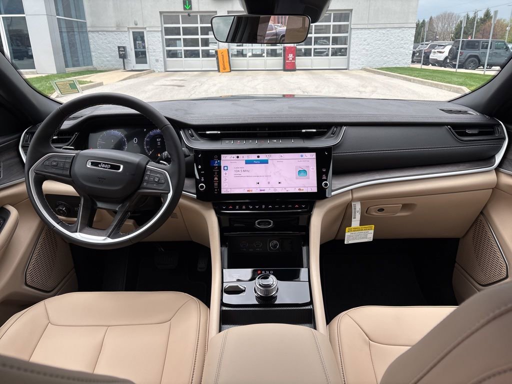 New 2026 Jeep Grand Cherokee Limited AWD/4WD image 10