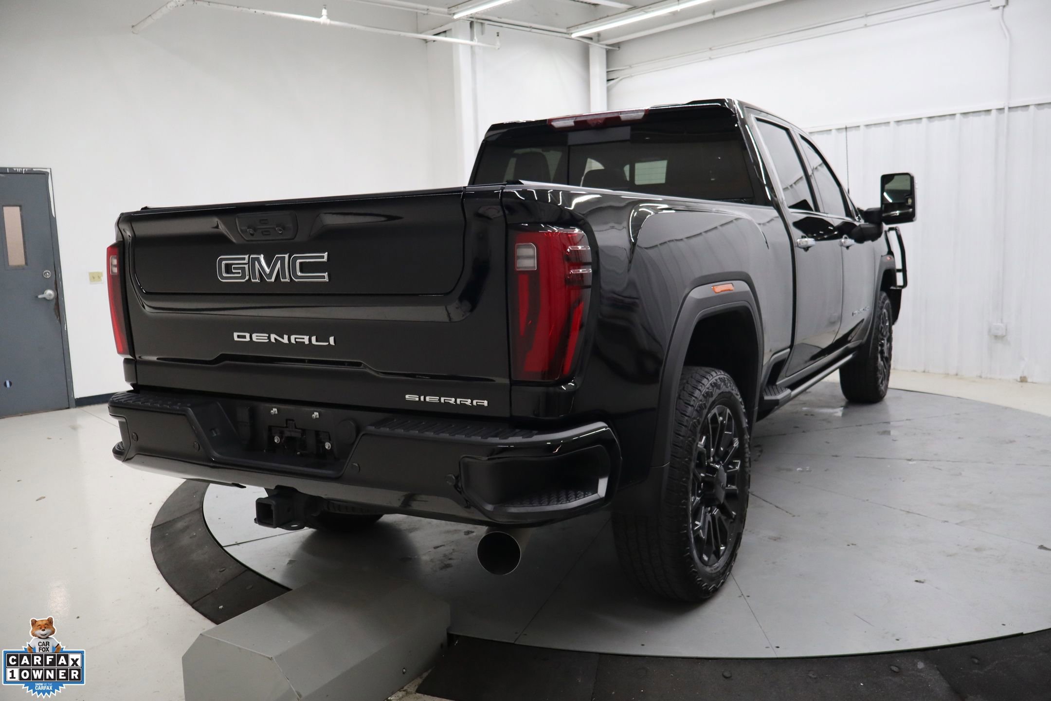 Used 2024 GMC Sierra 2500 Denali Ultimate image 2