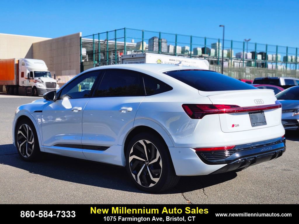 Used 2024 Audi Q8 e-tron Prestige w/ Prestige Package image 3