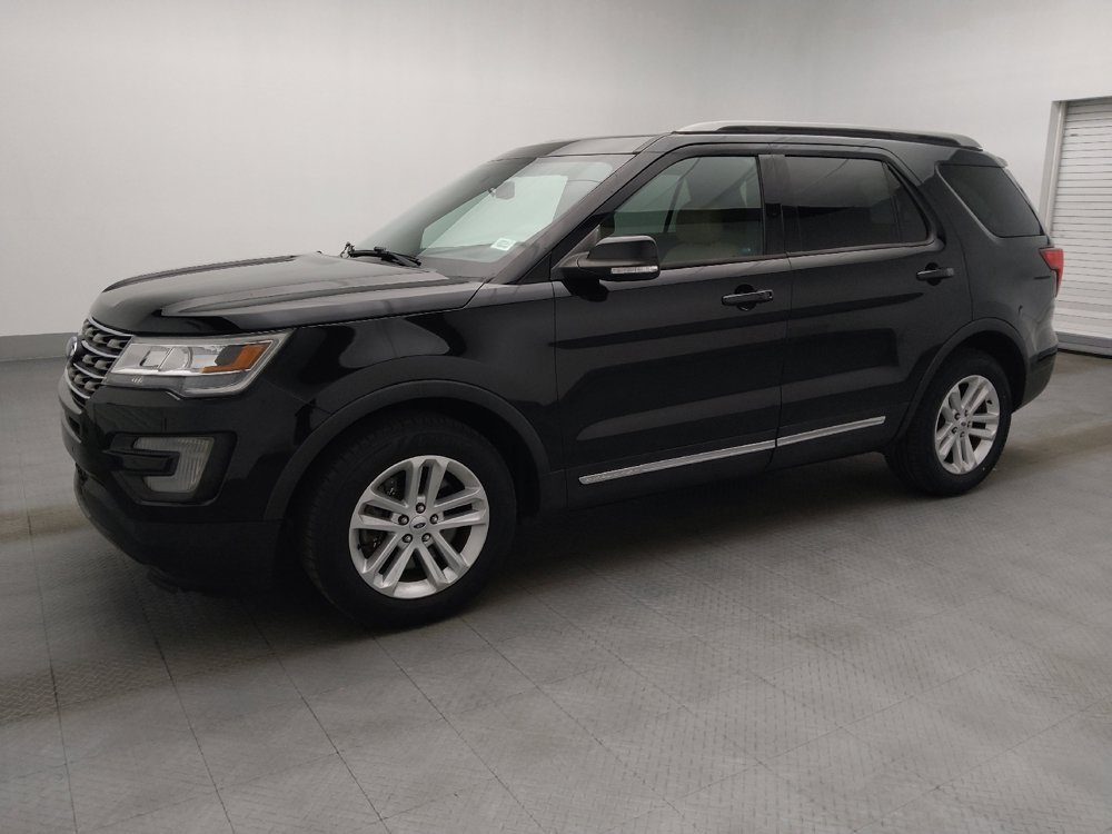 Used 2017 Ford Explorer XLT w/ Equipment Group 202A FWD image 2