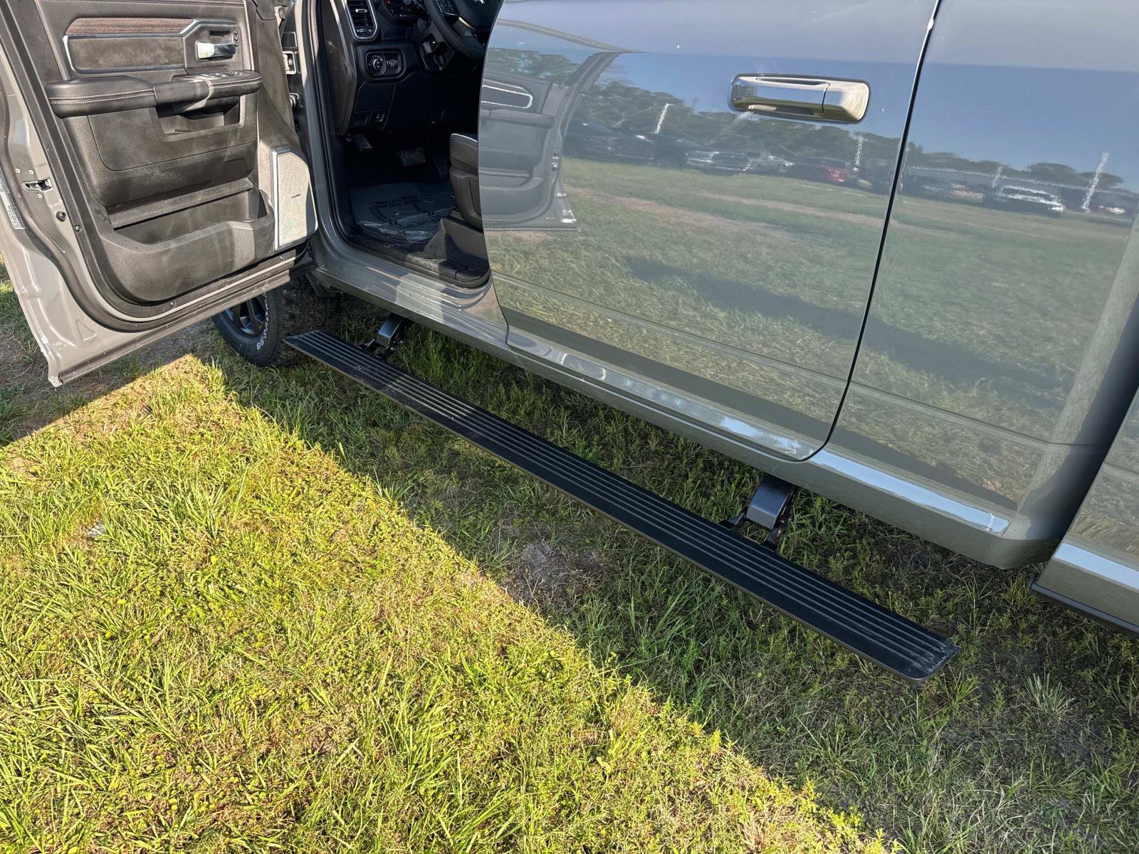 New 2026 RAM 2500 Laramie AWD/4WD image 18