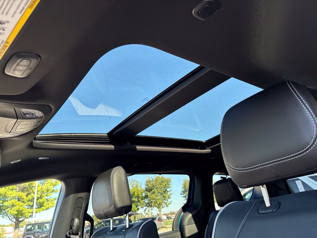 New 2027 Chrysler Pacifica Limited FWD image 4