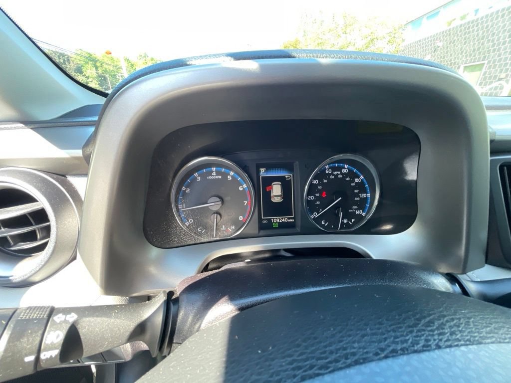 Used 2016 Toyota RAV4 XLE AWD/4WD image 25